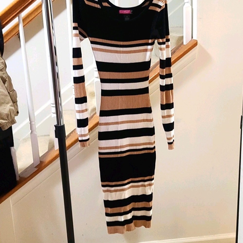 DRESS